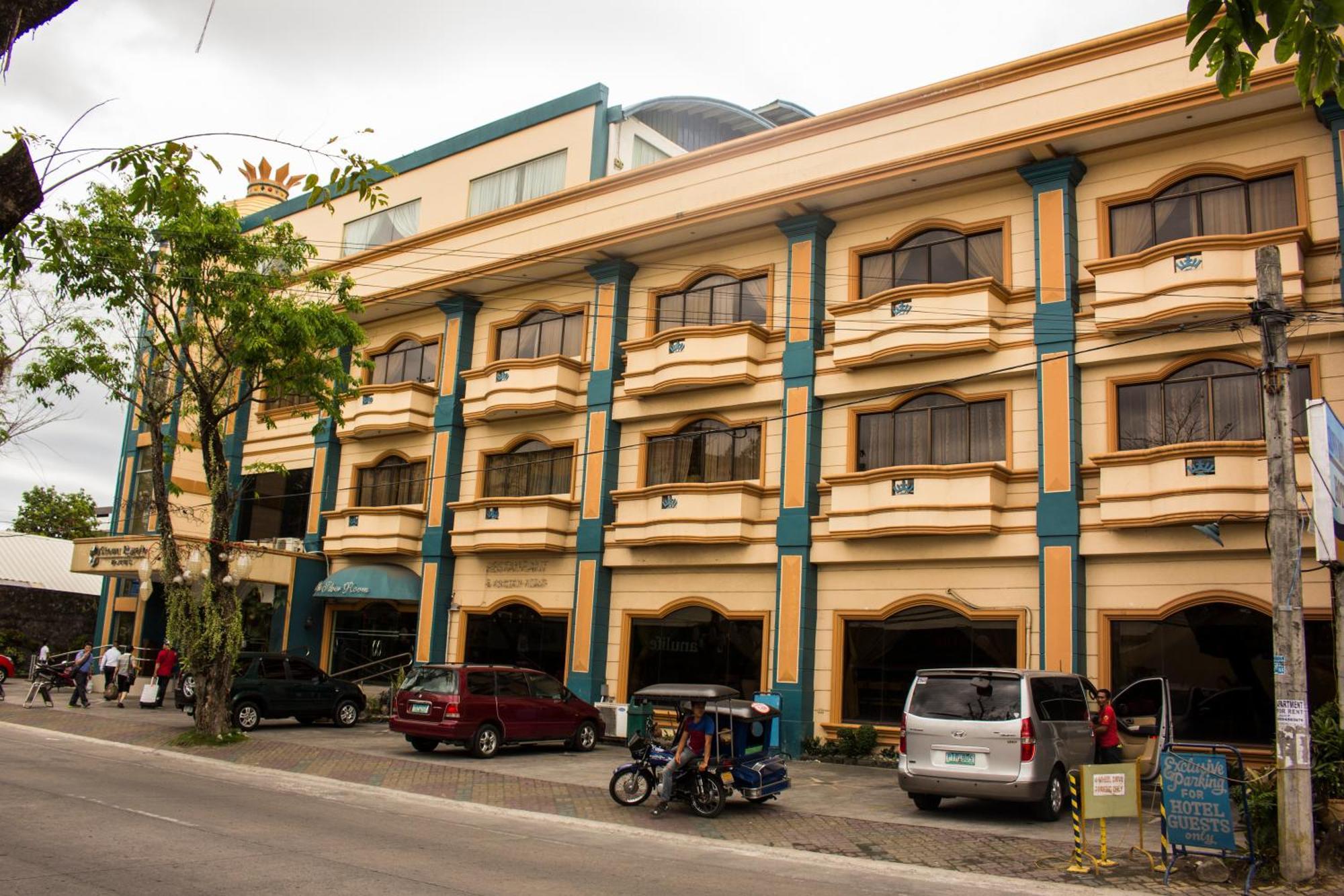 Crown Royale Hotel Balanga Exterior foto